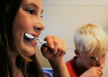brushing-teeth-2103219_1920(1)